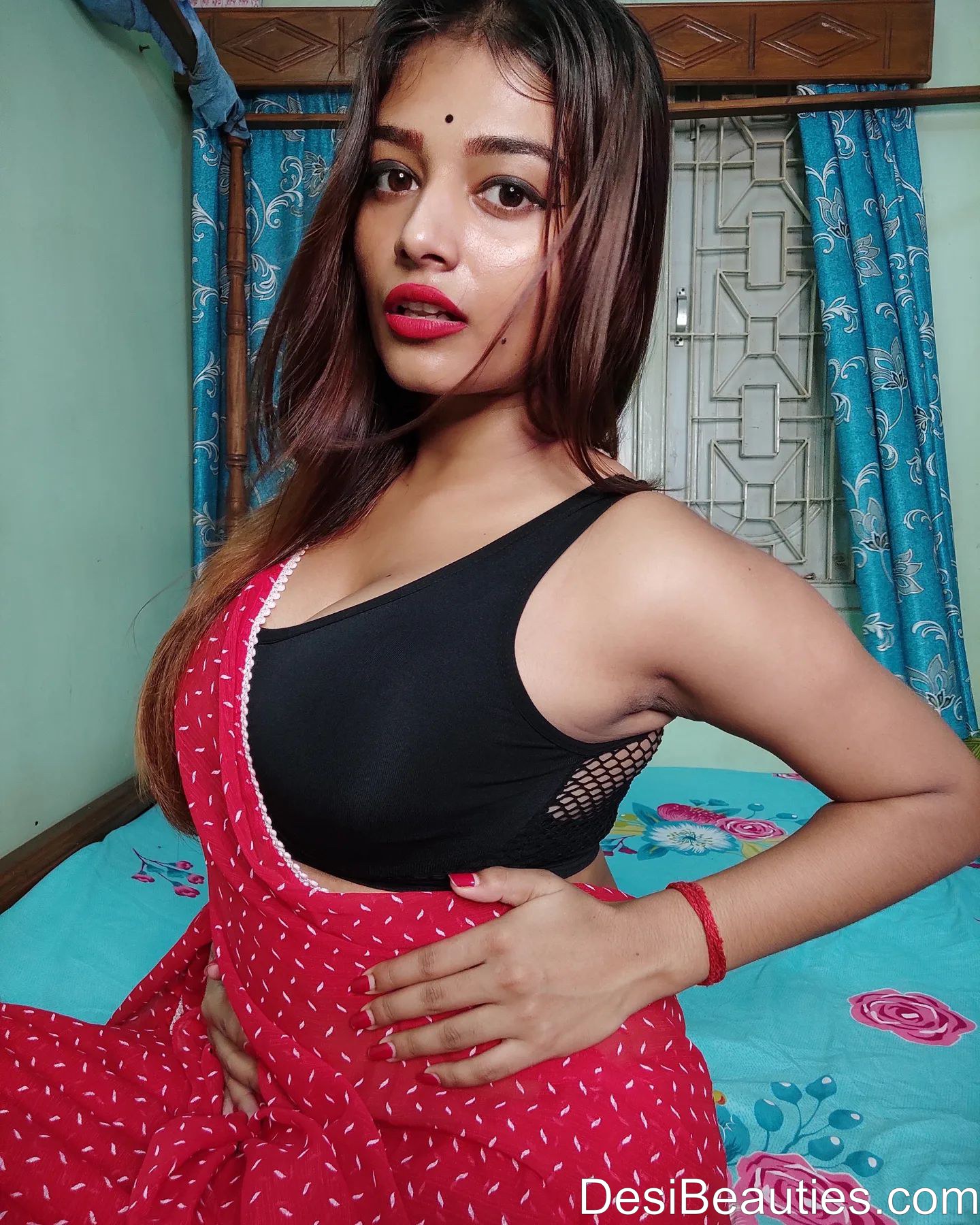 Oriya Sarkar hot